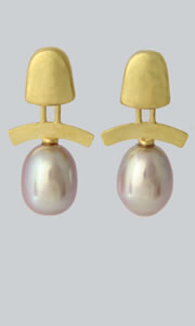 Drop earrings in 18K yellow gold with lilac pearls 